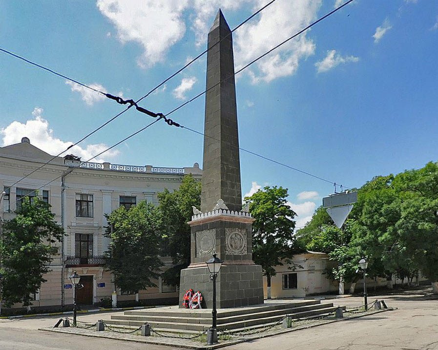 Долгоруковский_обелиск.jpg Долгоруковский_обелиск.jpg