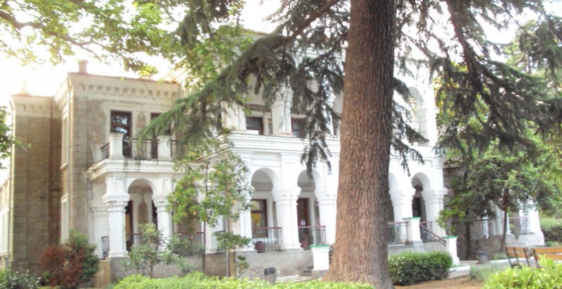 Улица_Ленина_Алушта.jpg Улица_Ленина_Алушта.jpg